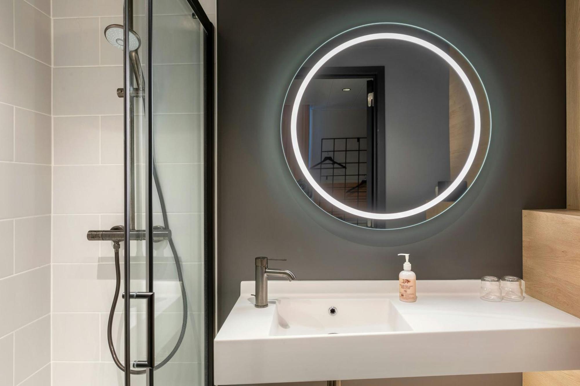 Hotel Moxy Anversa Esterno foto